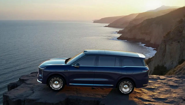 “9系新王”全球首发,智己LS9撼动30万级大六座SUV市场格局