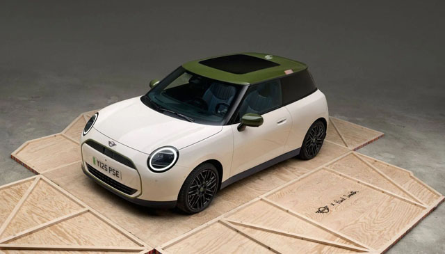 "迷你至简"又多元个性，可以入手的PAUL SMITH设计师款MINI汽车广州亮相