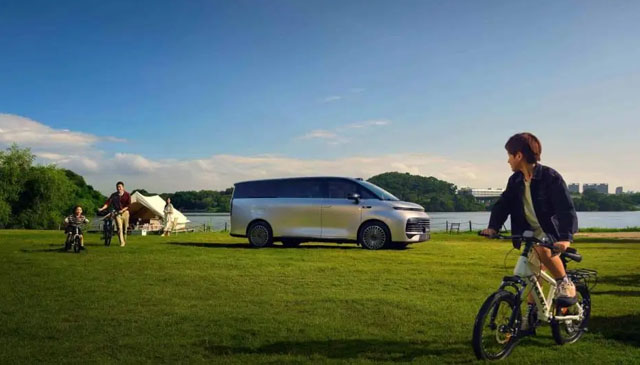 31.98万元起 “AI全场景家庭旗舰MPV”吉利银河V900开启预售